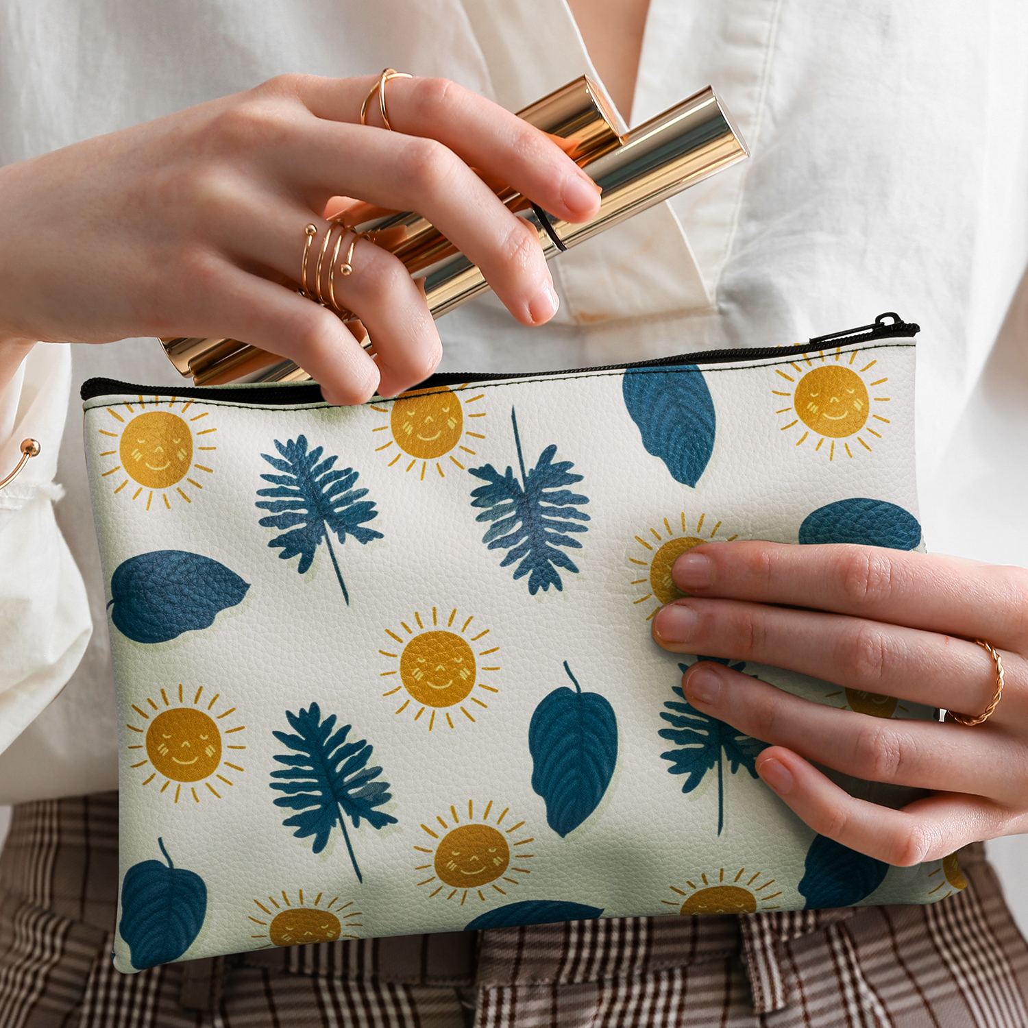 Eden Cosmetic Bag Medium feature Eden Cosmetic Bag Medium feature