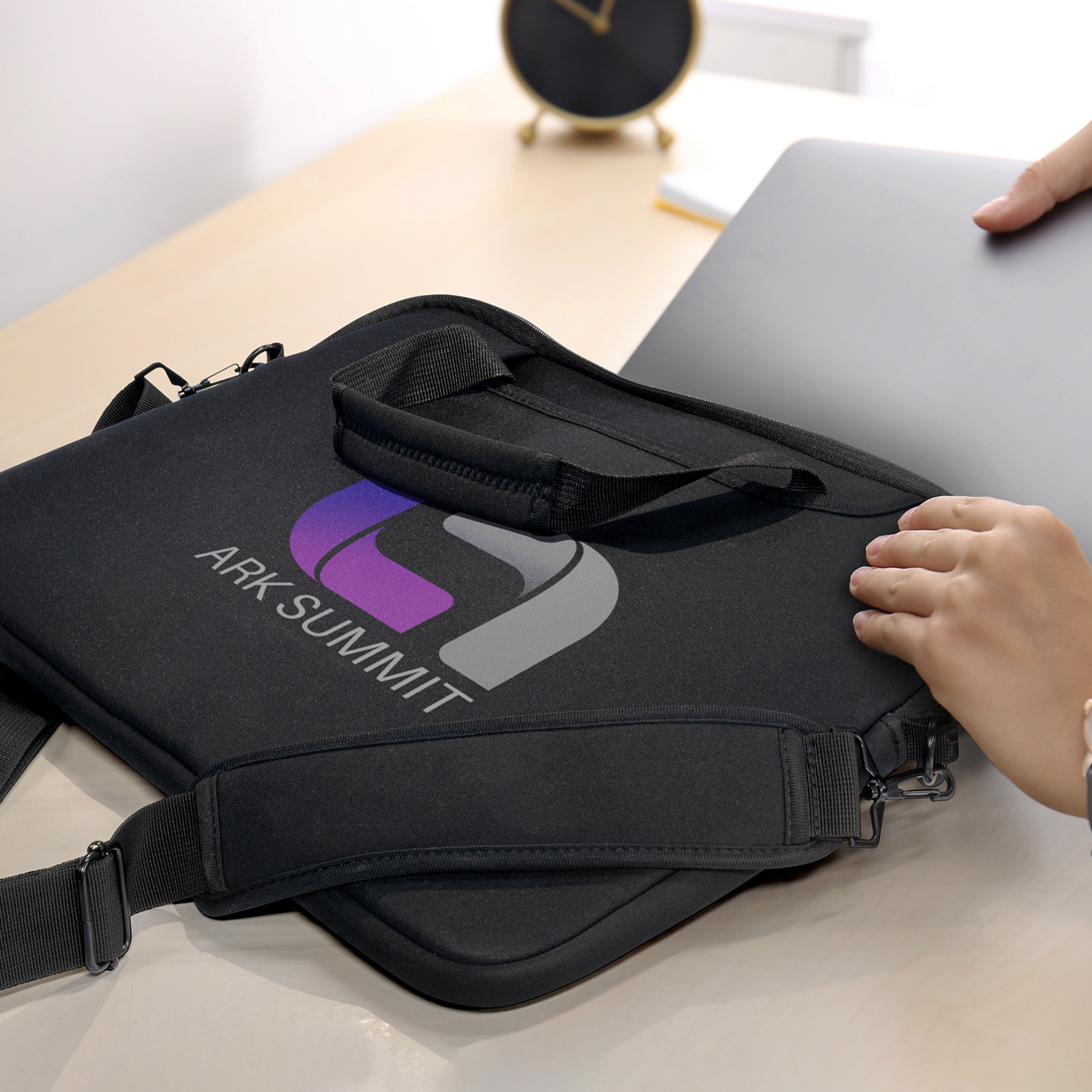 Faulconbridge 2 in 1 Laptop Bag feature Faulconbridge 2 in 1 Laptop Bag feature