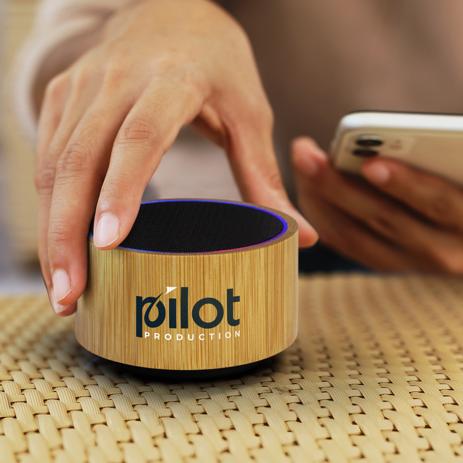 Jugiong Bamboo Bluetooth Speaker Black feature Jugiong Bamboo Bluetooth Speaker Black feature