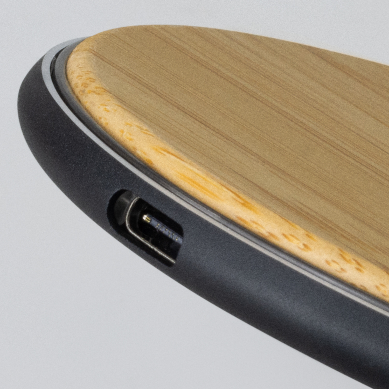 Kandos Bamboo 15W Wireless Fast Charger detail 3 Kandos Bamboo 15W Wireless Fast Charger detail 3