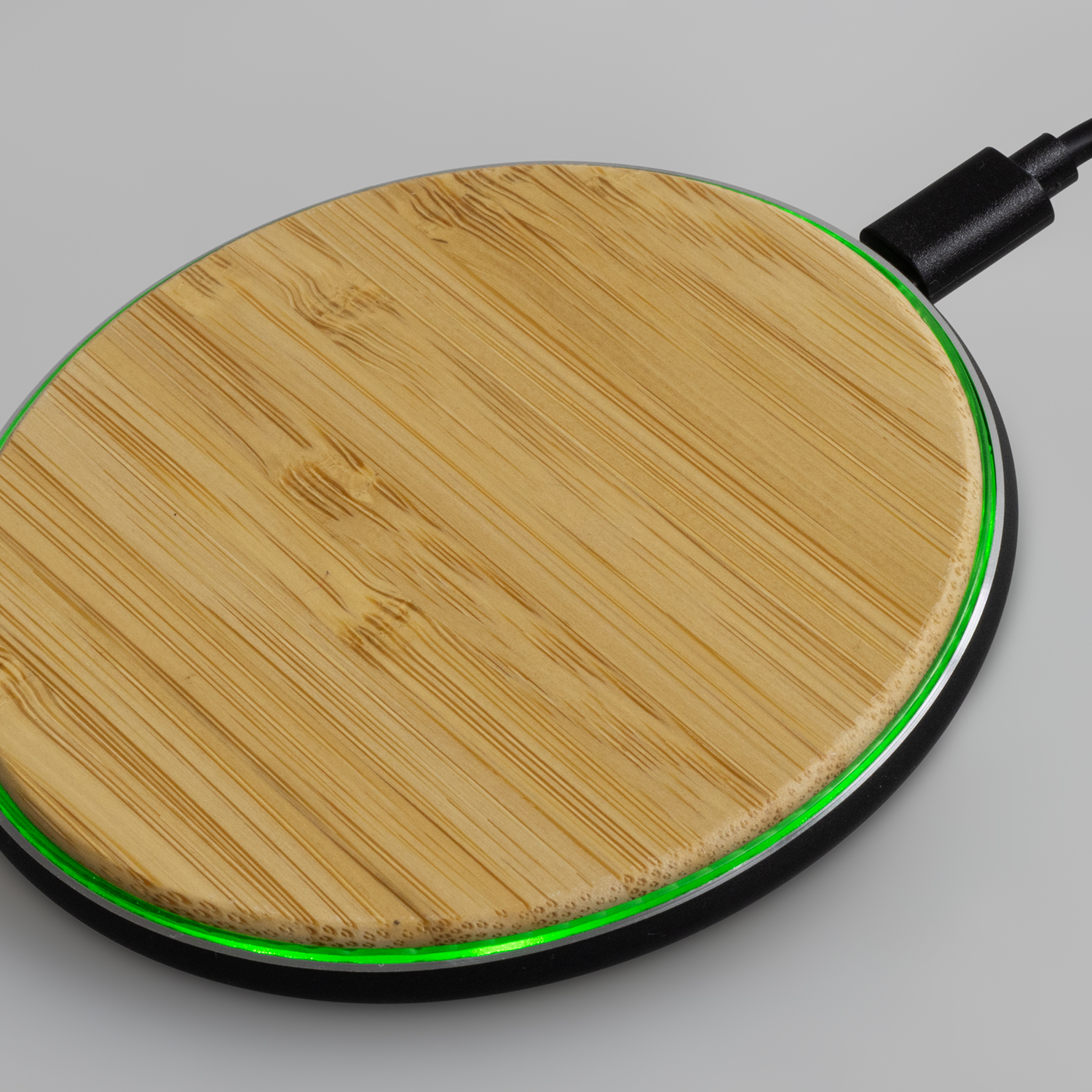Kandos Bamboo 15W Wireless Fast Charger detail Kandos Bamboo 15W Wireless Fast Charger detail